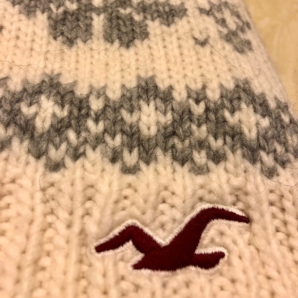 New Hollister V-Neck ButtonUp Sweater - Picture 4 of 4